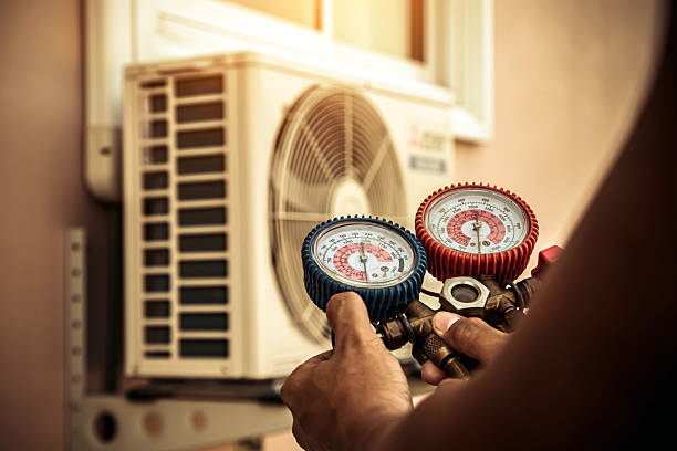 Professional Hvac technician working in Bremen, IN
